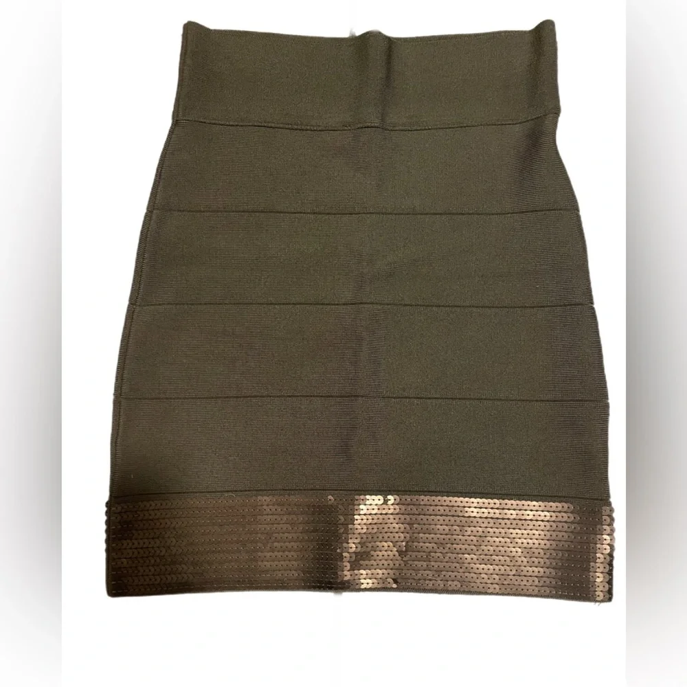 Bebe Khaki Skirt with Copper Sequin Detail - Picture 1 of 2